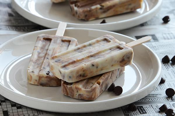 Peanut Butter Swirl Frozen Yogurt Popsicles