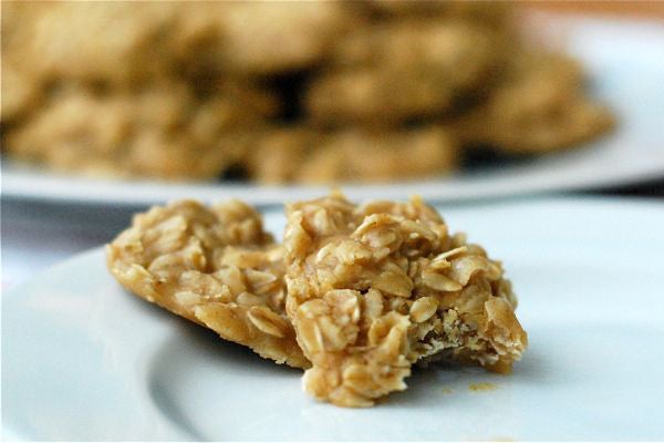 No-Bake White Chocolate Peanut Butter Oatmeal Cookies