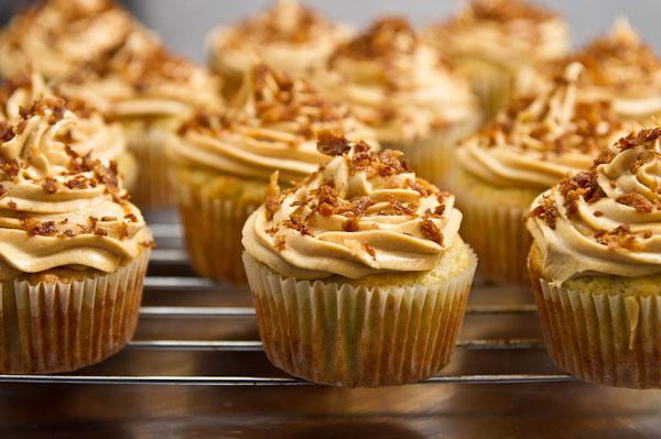 Peanut Butter Banana Elvis Cupcakes