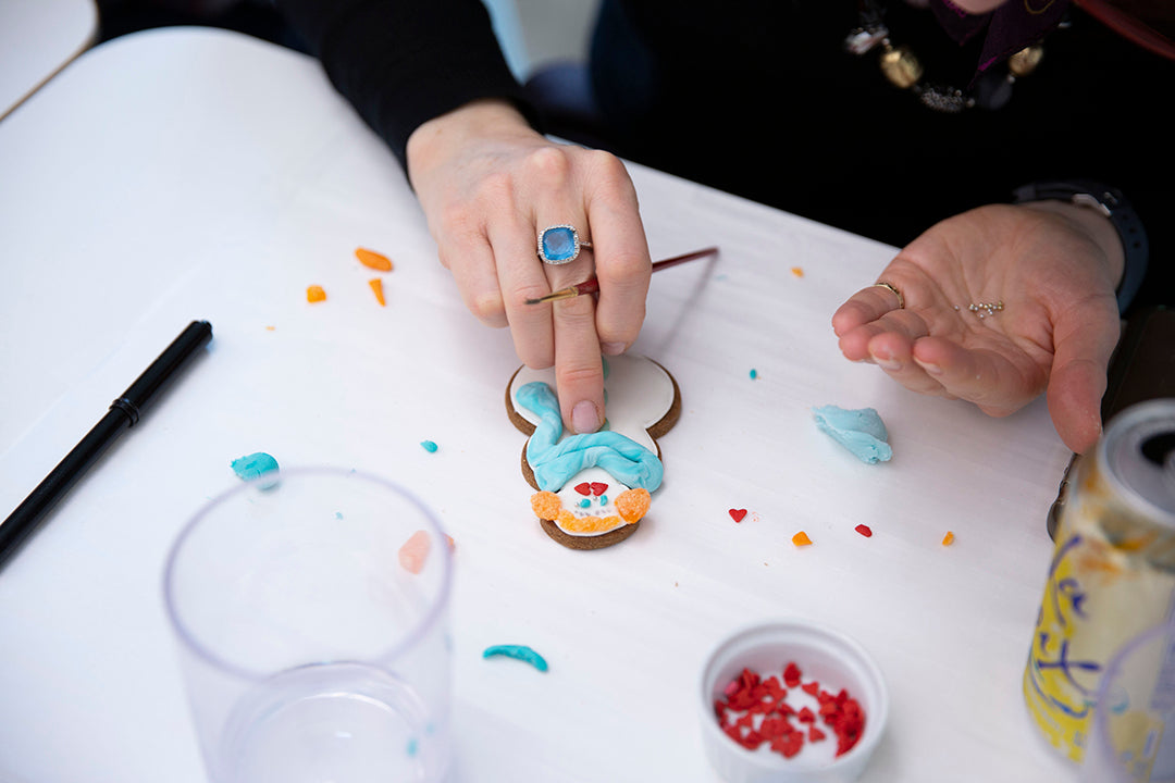 How To Decorate Peanut Butter Cut-Out Snowman Cookies