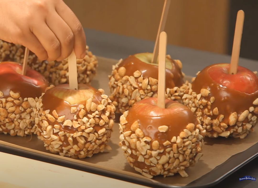 VIDEO RECIPE: Peanut Butter Caramel Apples
